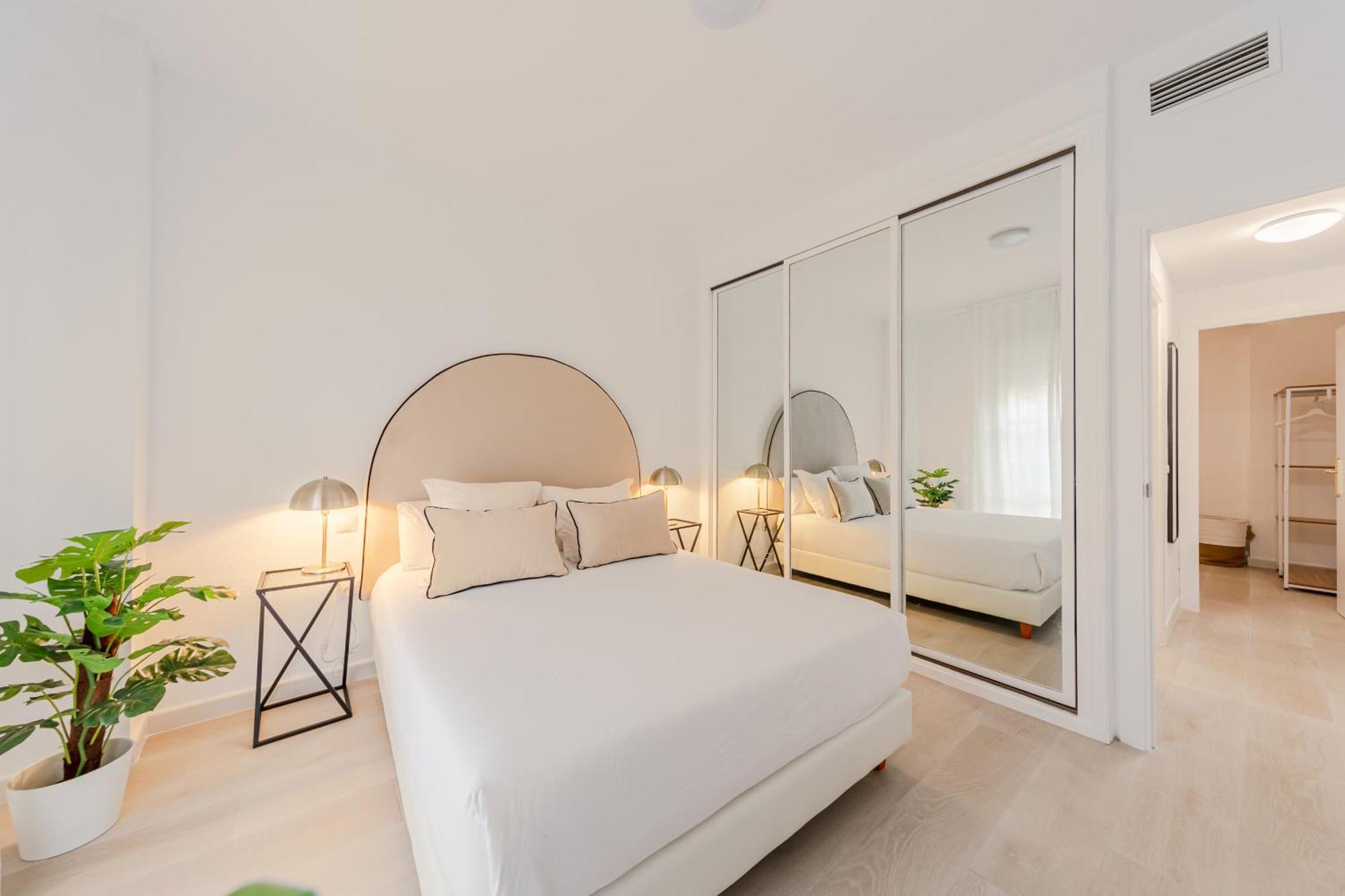 Isg Apartments Becquer Free Parking Inside The Building Sevilha Exterior foto